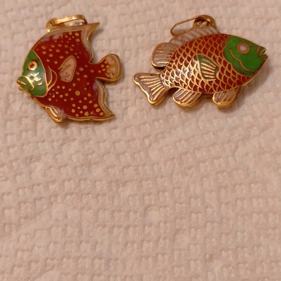 New Vintage lot of 9 Cloisonne Fish Pendants Various sizes/colours - Picture 6 of 8